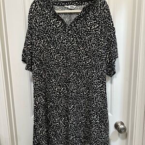 Women's Black and White Patterned dress